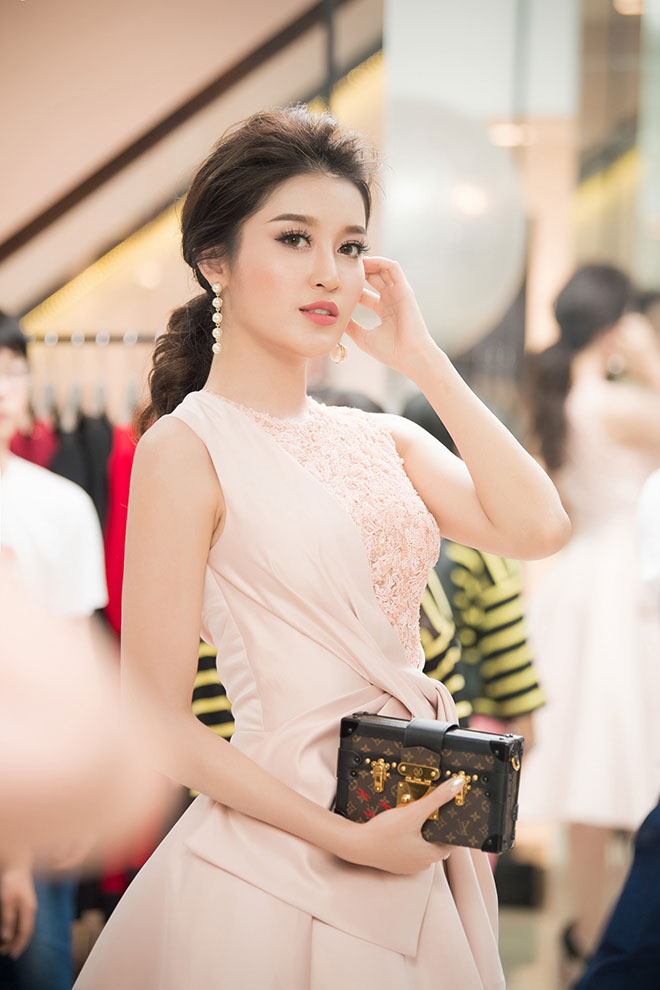 Á hậu Tú Anh, Huyền My thân thiết bên nhau xoá tin đồn rạn nứt tình bạn - 2