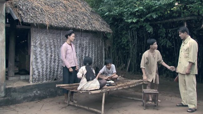 Thương Nhớ Ở Ai: Có tận 3 vợ nhưng vẫn sàm sỡ… gái già và cái kết đắng - 9