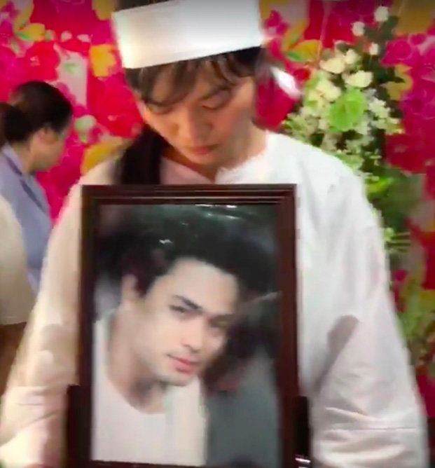 Giây phút tiễn đưa đầy nước mắt trong đám tang diễn viên Nguyễn Hoàng - 4