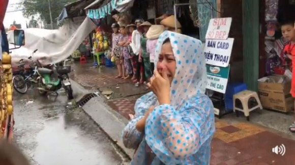 Giây phút tiễn đưa đầy nước mắt trong đám tang diễn viên Nguyễn Hoàng - 7