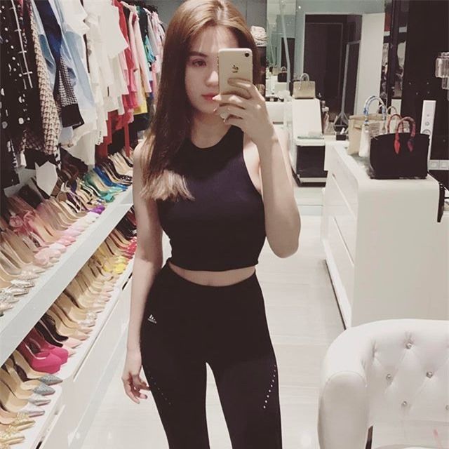 Hé lộ tủ giày khủng trong biệt thự triệu đô của amp;#34;Nữ hoàng nội yamp;#34; Ngọc Trinh - 1