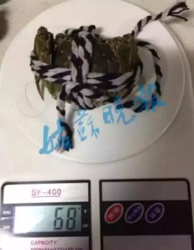 Thảm họa mua hàng qua mạng: Chi 5,5 triệu đồng nhận 10 con cua chỉ to hơn đồng xu - 2