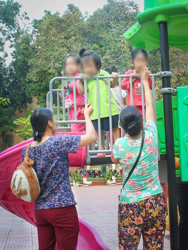 Bưng bát cho con ăn rong: Mẹ đang muốn con béo tốt hay khiến trẻ chậm phát triển? - 3