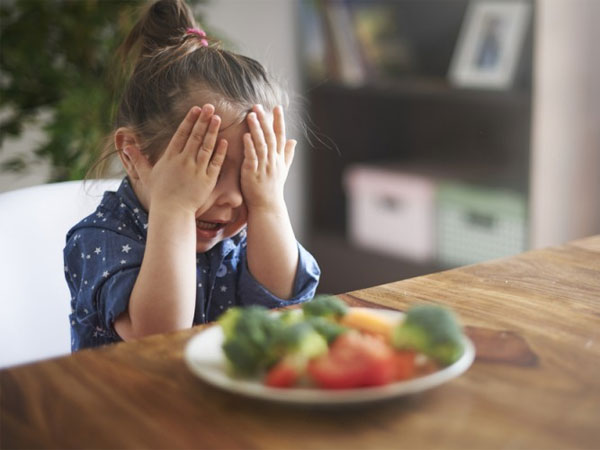 Trẻ 1 tuổi nhanh nhẹn, khỏe mạnh nhưng biếng ăn nên bổ sung chất gì? - 1
