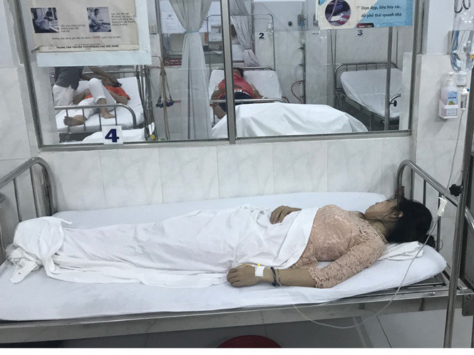 Dự tiệc mừng ngày 20/11, 10 giáo viên phải nhập viện cấp cứu - 1
