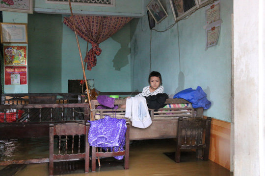 Miền Trung: Mưa lớn, các thủy điện xả lũ, nhiều vùng bị chia cắt - 2