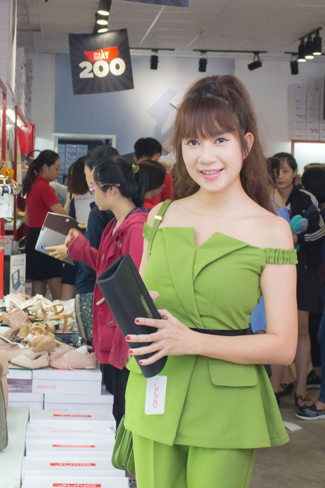 Minh Hà, Bảo Thanh “chinh chiến” săn hàng giảm giá mùa Black Friday - 1