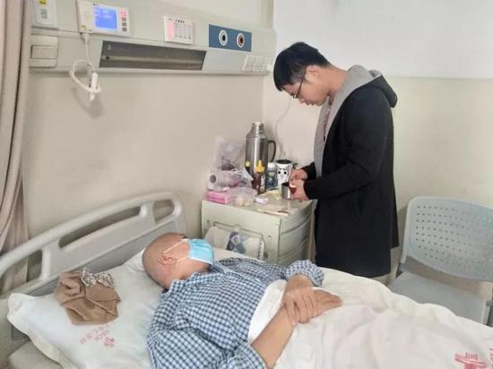 Vợ cần ghép tủy để sống, chồng quỳ gối xin nhà vợ nhưng bị từ chối vì “hại sức khỏe” - 2
