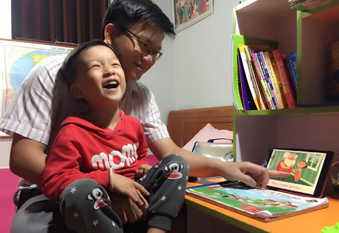 Cách học tiếng Anh đơn giản của cậu bé 5 tuổi đọc vanh vách 47 quốc kì thế giới - 3
