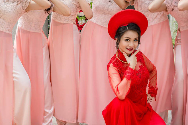 Cô dâu cùng dàn bê tráp nổi rần rần sau một đêm nhờ clip nhảy amp;#34;Cô Ba Sài Gònamp;#34; - 1