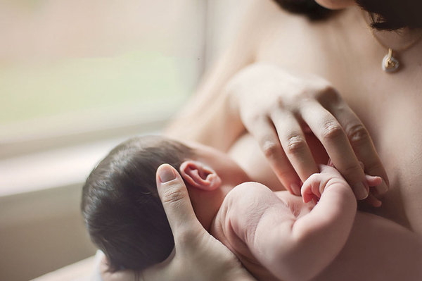 Hành động lúc nửa đêm của bà mẹ sinh con chết lưu khiến nữ y tá rơi lệ - 3