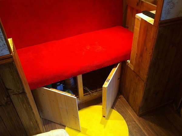 yeu thich phim hobbit, anh chang tu tay xay nha ti hon cuc dep ngay trong vuon - 15