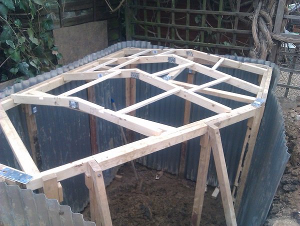 yeu thich phim hobbit, anh chang tu tay xay nha ti hon cuc dep ngay trong vuon - 4