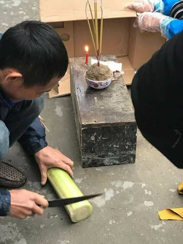 Bắc Ninh: Hoảng hồn phát hiện thi thể trẻ sơ sinh còn nguyên dây rốn trong túi bóng đen - 2