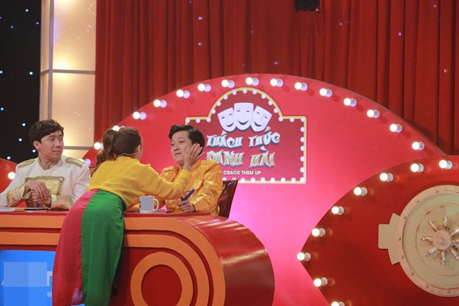 Thách thức danh hài: Anh xe ôm đen nhẻm, chân chất amp;#34;đè bẹpamp;#34; mọi gái xinh, trai đẹp - 12