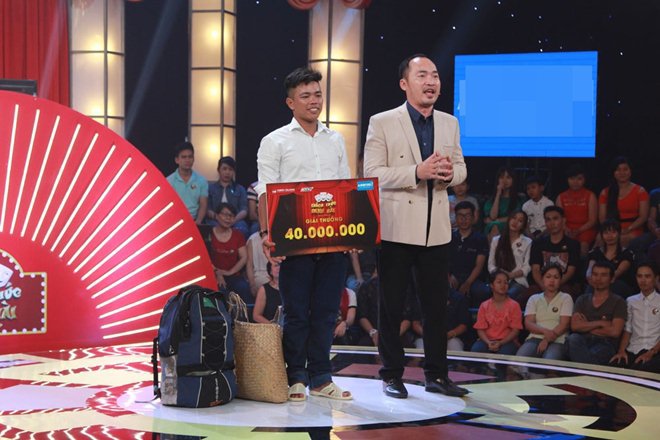 Thách thức danh hài: Anh xe ôm đen nhẻm, chân chất amp;#34;đè bẹpamp;#34; mọi gái xinh, trai đẹp - 10
