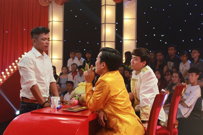 Thách thức danh hài: Anh xe ôm đen nhẻm, chân chất amp;#34;đè bẹpamp;#34; mọi gái xinh, trai đẹp - 4
