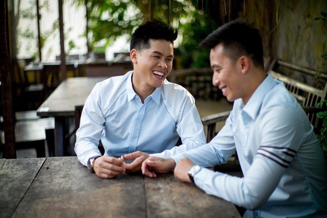 Hé lộ thiệp mời và thời gian đám cưới của John Huy Trần với người yêu đồng giới - 3