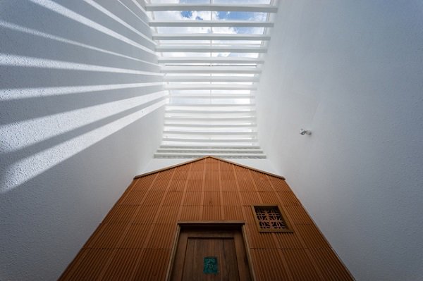 “nha nam trong nha” o sai gon xuat hien day an tuong tren bao my - 17