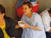 Tin tức - Hi hữu: Cô dâu đang đám cưới thì đi đẻ, đẻ xong mặc váy chờ chú rể cưới tiếp