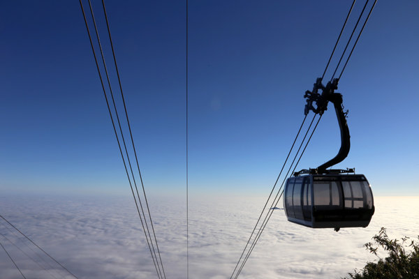 Bất ngờ cảnh sương muối, băng tuyết phủ trắng trên đỉnh Fansipan - 1