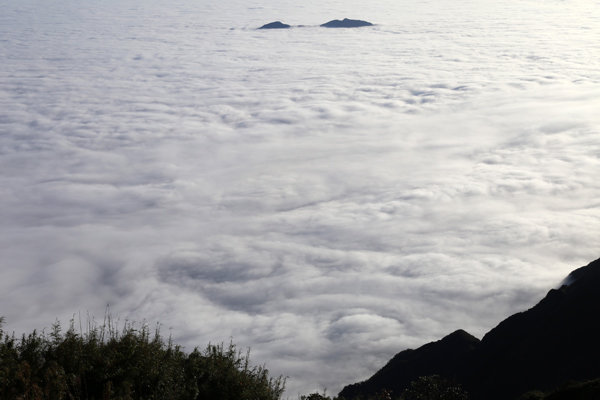 Bất ngờ cảnh sương muối, băng tuyết phủ trắng trên đỉnh Fansipan - 2