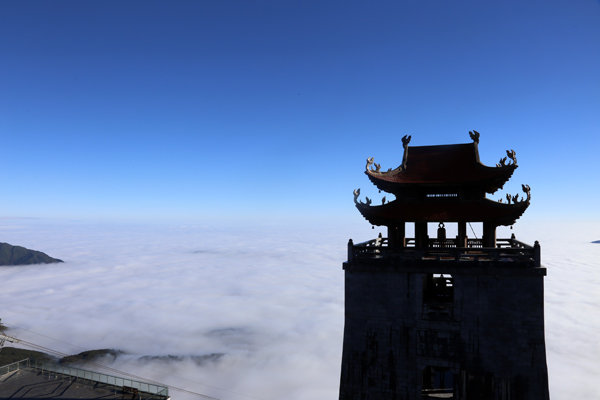 Bất ngờ cảnh sương muối, băng tuyết phủ trắng trên đỉnh Fansipan - 3