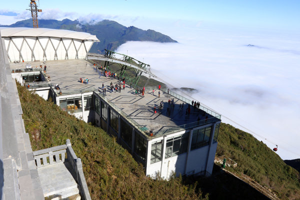 Bất ngờ cảnh sương muối, băng tuyết phủ trắng trên đỉnh Fansipan - 9