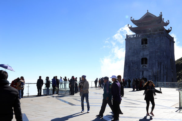 Bất ngờ cảnh sương muối, băng tuyết phủ trắng trên đỉnh Fansipan - 10