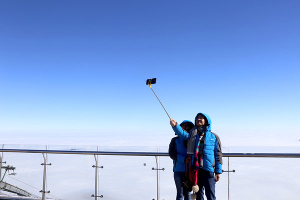 Bất ngờ cảnh sương muối, băng tuyết phủ trắng trên đỉnh Fansipan - 12