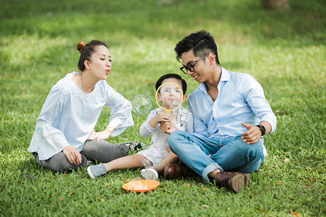 Khánh Thi hết lòng khen ngợi Phan Hiển là người đàn ông của gia đình - 1