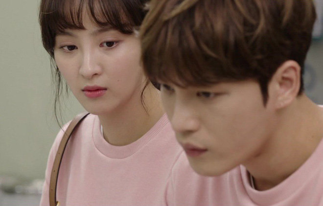 Mỗi tháng đưa vợ đi khám thai 1 lần, ai ngờ chồng tán luôn cô y tá xinh đẹp - 1