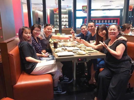 Sao Việt 24h: Bạn trai MC Hoàng Linh được bố mẹ vợ tương lai đối xử đặc biệt - 3