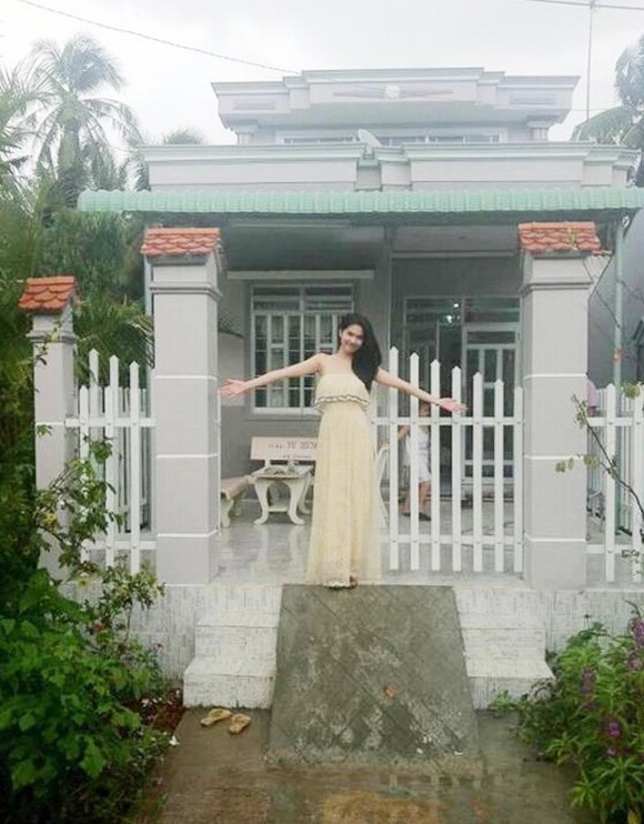 Bất ngờ với những căn nhà ở quê đơn sơ trái ngược với nhà tiền tỷ của sao Việt - 1