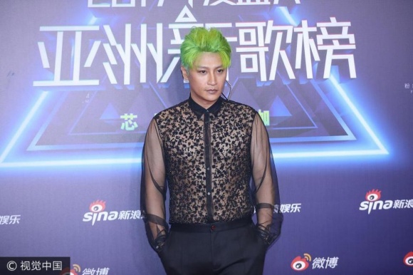 Chán diện đồ hở, amp;#34;Nhĩ Tháiamp;#34; Trần Chí Bằng mặc hẳn áo lông đi sự kiện - 7