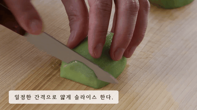 2 cách bổ và bày quả kiwi lên đĩa đẹp mắt ai nhìn cũng thích thú - 13