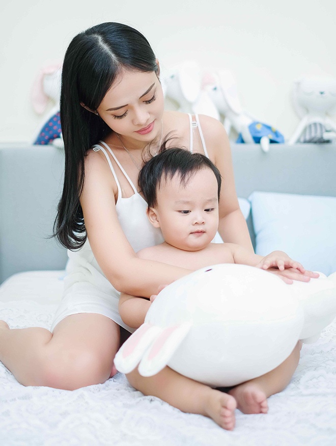 Những mỹ nhân Việt từng bị ruồng bỏ ngay trong lúc mang bầu - 15