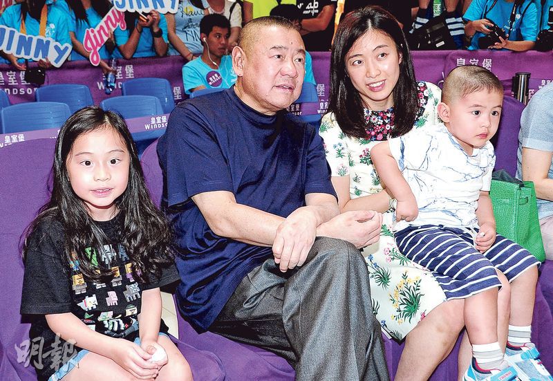 Từ phóng viên amp;#34;quènamp;#34; lên chức bà xã tỷ phú: Muốn đổi đời phải có nghệ thuật thâu tóm - 10