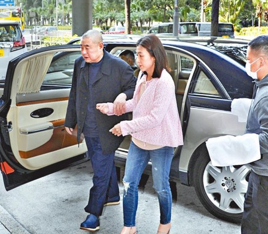 Từ phóng viên amp;#34;quènamp;#34; lên chức bà xã tỷ phú: Muốn đổi đời phải có nghệ thuật thâu tóm - 6