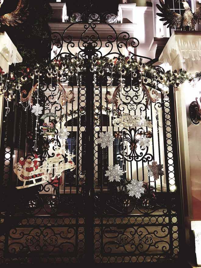 biet thu trieu do cua di bang trang tri giang sinh ruc ro - 3