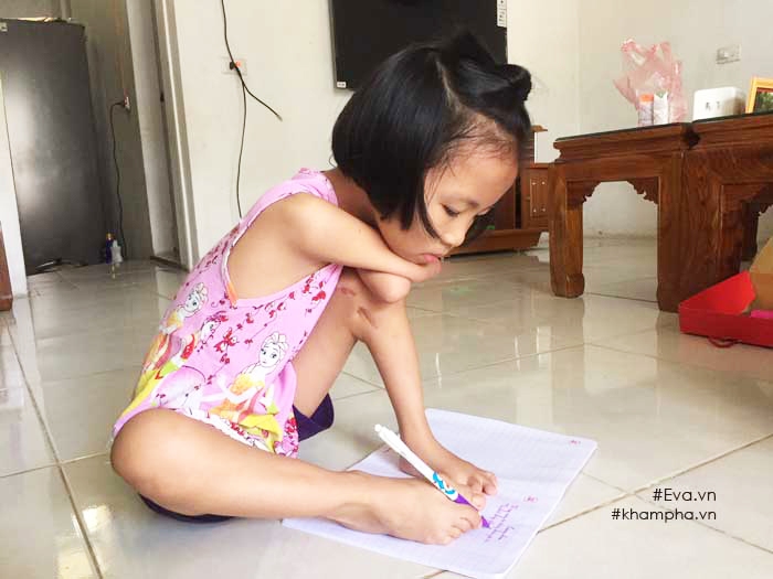 Cô bé không tay học chữ qua ô cửa sổ, ngày ngày tập viết khiến chân rướm máu - 2