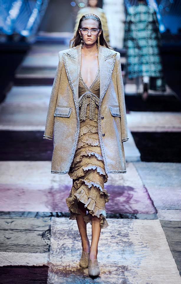 Dù chân ngắn, Hari Won vẫn không lép vế trước HH Kỳ Duyên và Minh Triệu khi đụng váy - 8