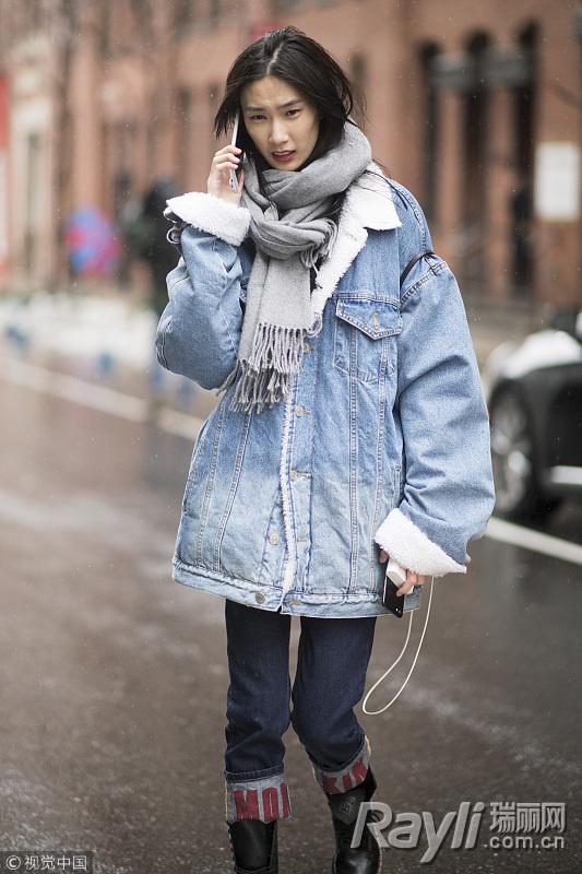 Mùa đông, áo khoác bò từ Á sang Âu nhìn đâu cũng thấy - 5