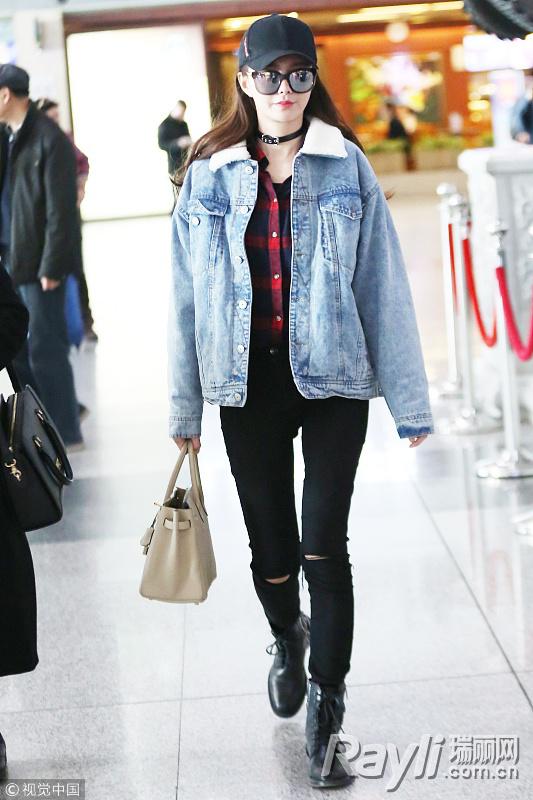 Mùa đông, áo khoác bò từ Á sang Âu nhìn đâu cũng thấy - 1