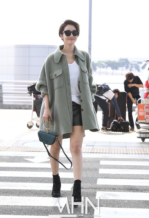 Mặc trời rét căm căm, Sao Hàn vẫn quyết khoe cơ thể - 1