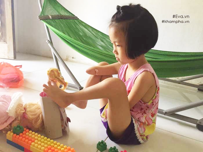 Cô bé không tay học chữ qua ô cửa sổ, ngày ngày tập viết khiến chân rướm máu - 3