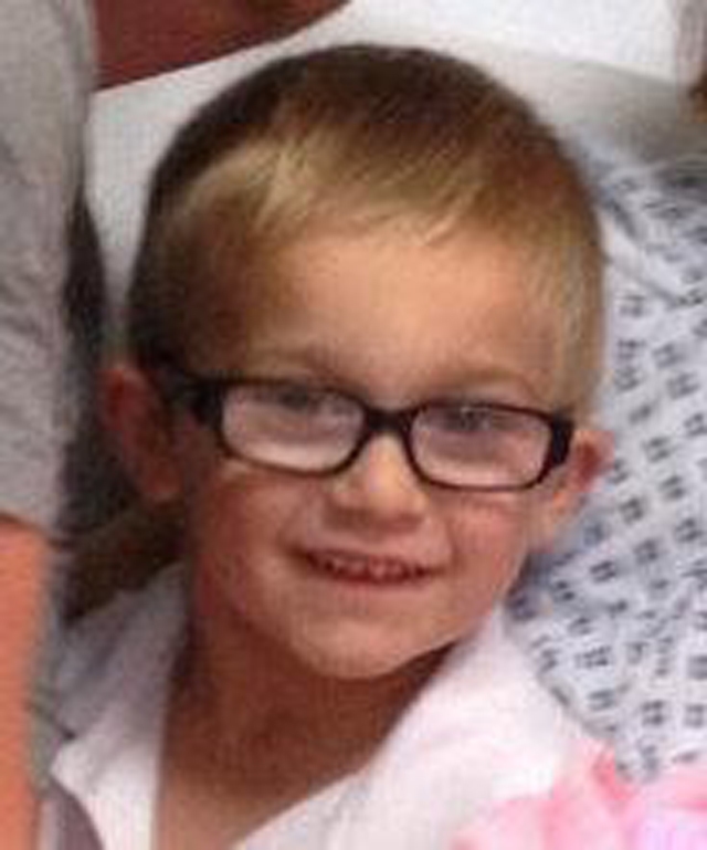 Nghĩ con sợ nước, mẹ và cha dượng bỏ mặc con ở hồ bơi và cái kết khủng khiếp - 1