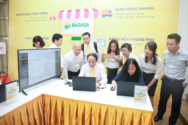 “Người Việt Nam ưu tiên dùng hàng Việt Nam” cùng Online Friday 2017 - 2