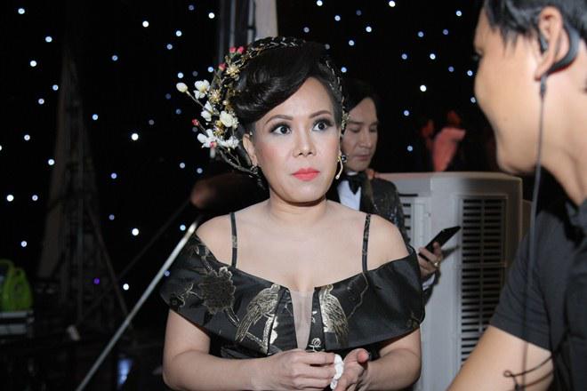 Việt Hương amp;#34;toát mồ hôi hộtamp;#34; vì cả đám trẻ phục sẵn, bủa vây ngay cổng trường quay - 6