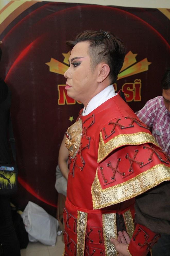 Việt Hương amp;#34;toát mồ hôi hộtamp;#34; vì cả đám trẻ phục sẵn, bủa vây ngay cổng trường quay - 11